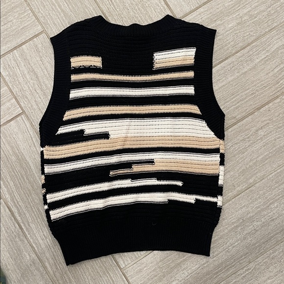 Gilli Black and Cream Knit Top - Picture 3 of 3